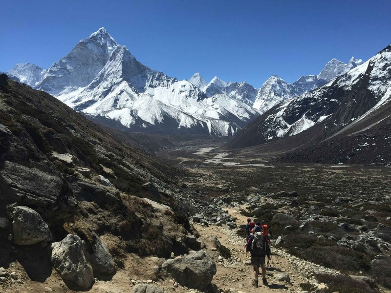 Jiri EBC trek with certified guide versus solo trekking comparison