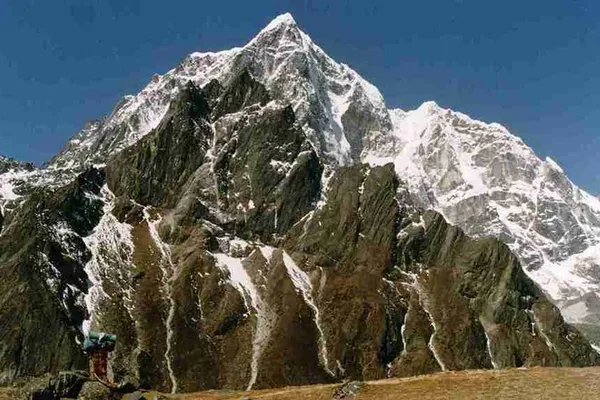 Lobuche_from_Lobuche