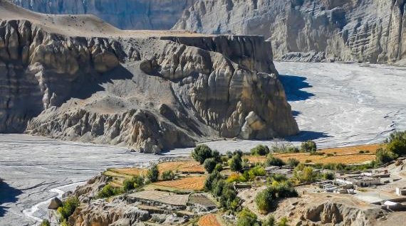 Lower Mustang Trek