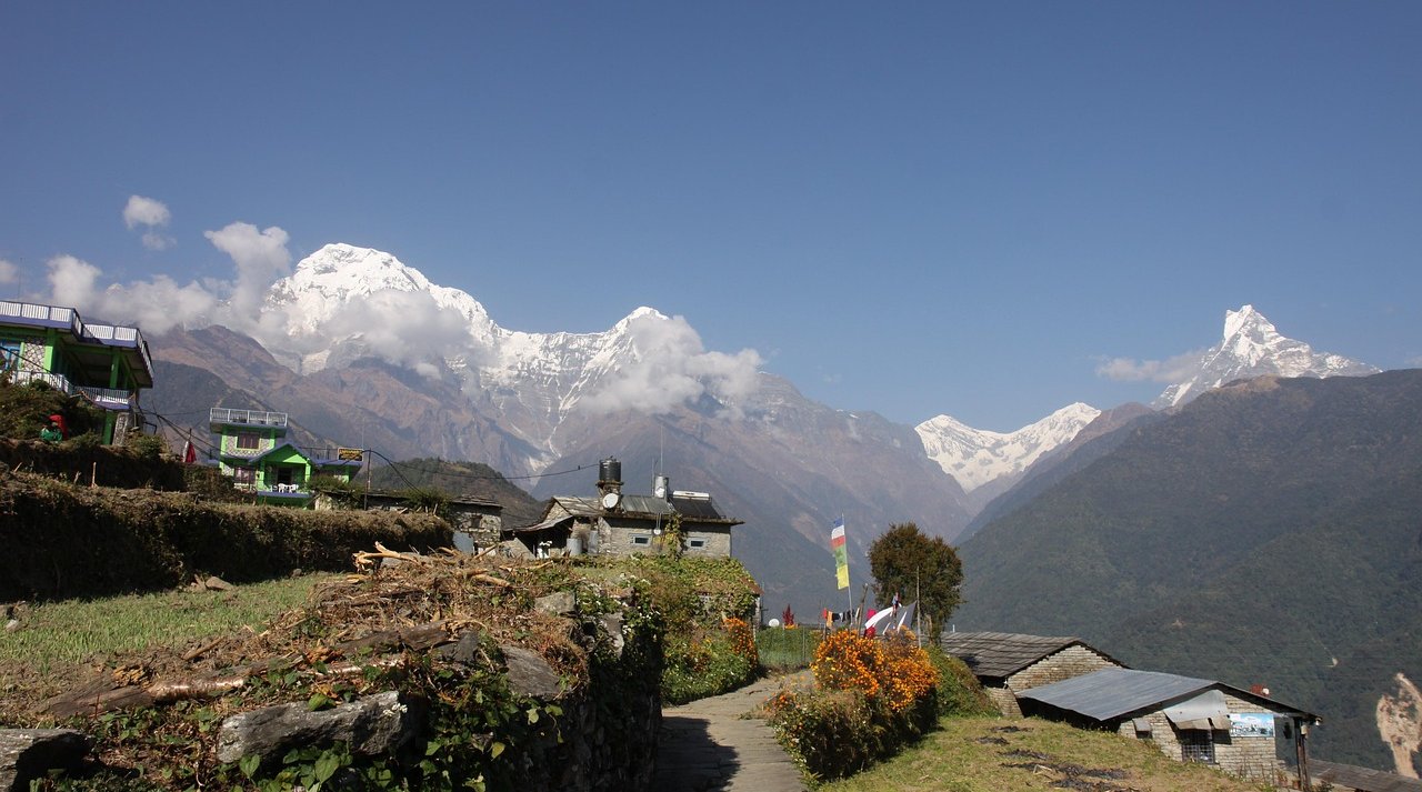 Passing-through-a-beautiful-village-on-the-way-to-annapurna-circuit