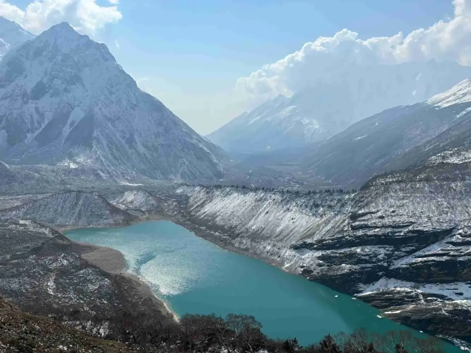 trekkers-and-locals-manaslu-circuit-trek