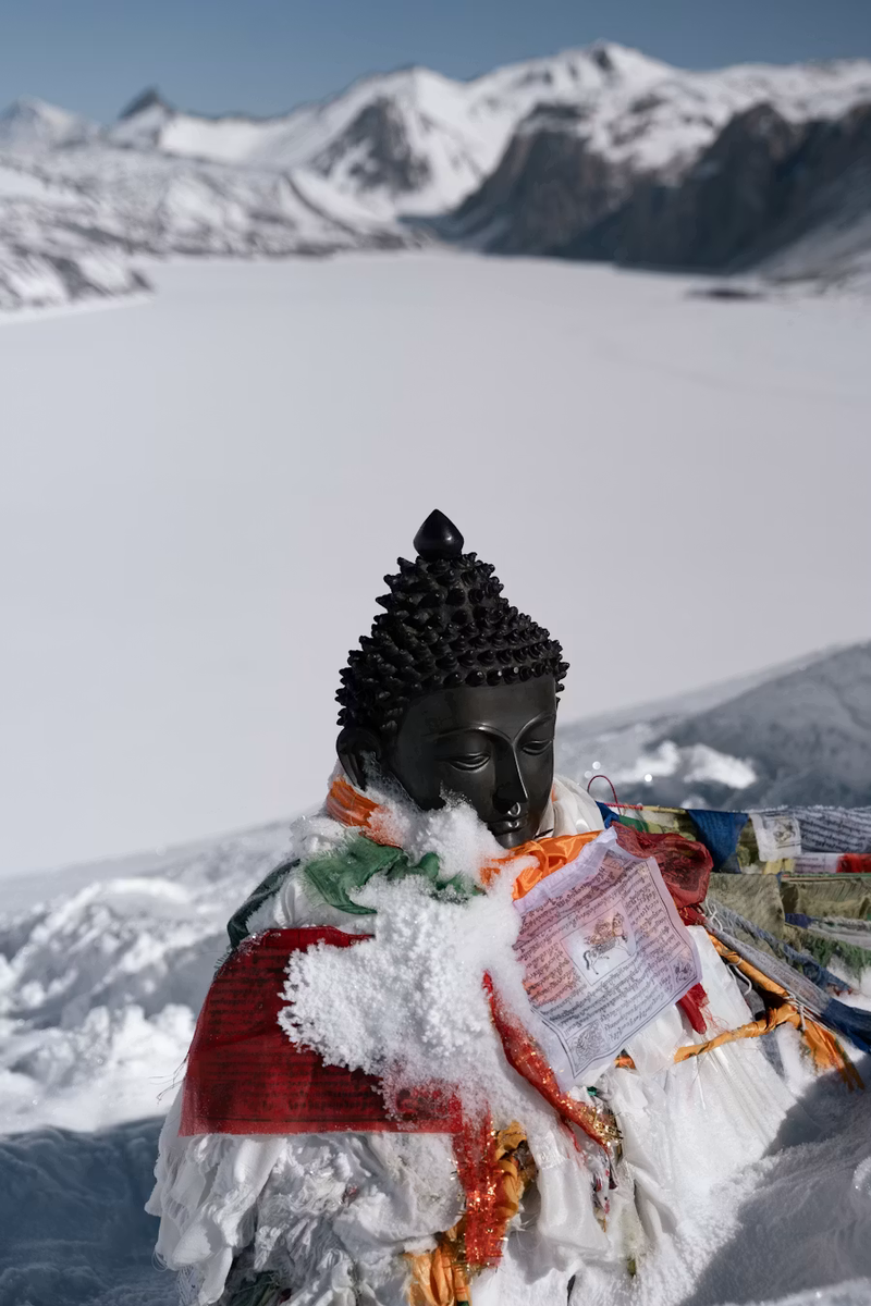budhha-idol-at-tilicho-lake