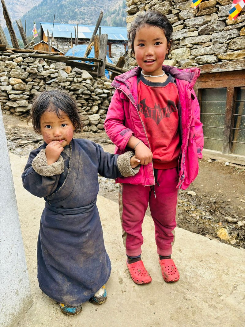 chindren-posing-for-picture-in-manaslu-circuit-trek