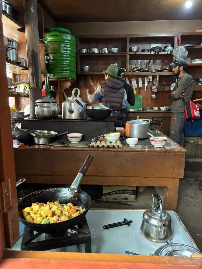 cooking-teahouse-meal-manaslu-circuit-trek