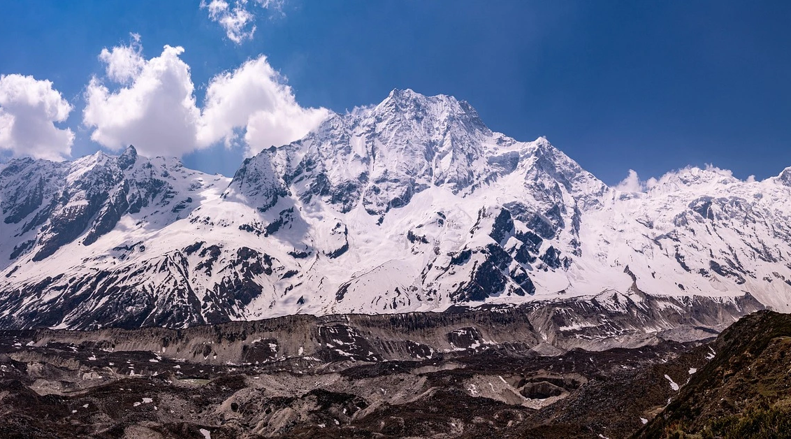 mount manaslu view in manaslu circuit region