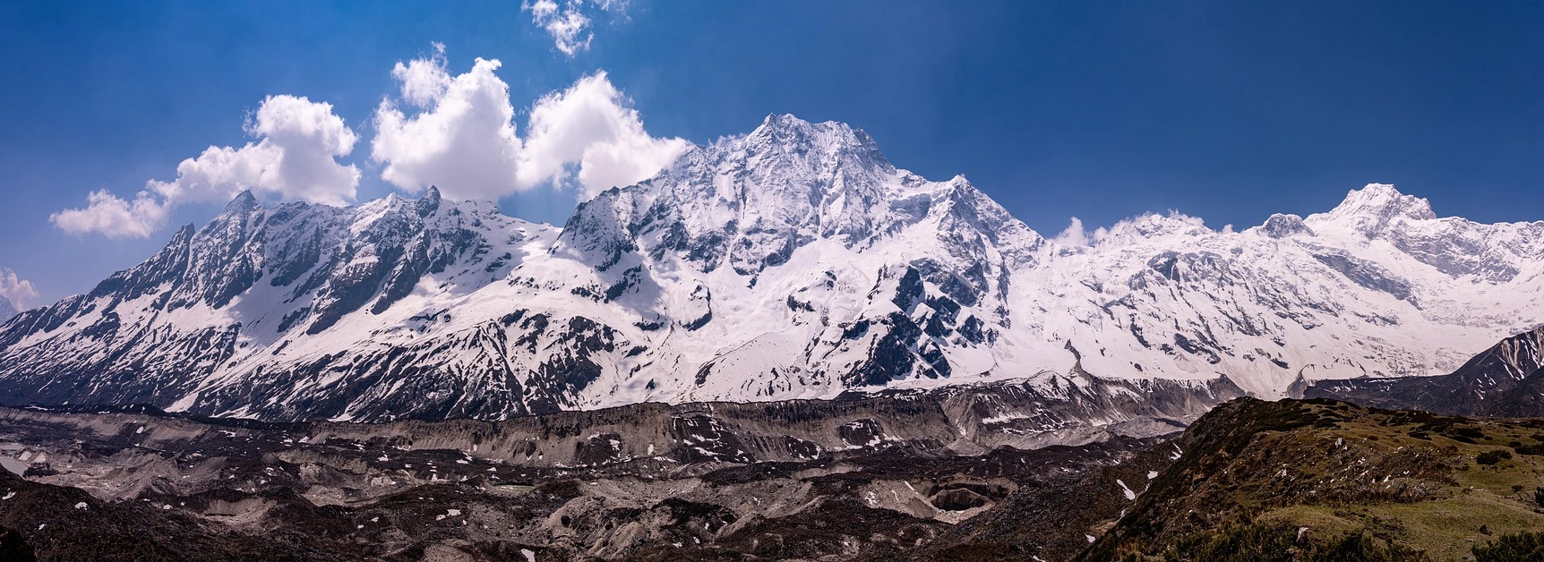 mount manaslu view in manaslu circuit region
