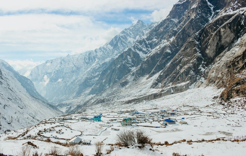 "Panoramic view from Kyanjin Ri summit (4,773m) showing Langtang Himal glacier peaks"