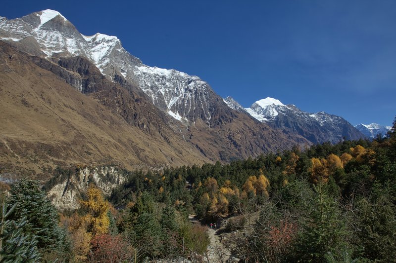 Clear skies revealing panoramic views of the Himalayas on the Manaslu Circuit.