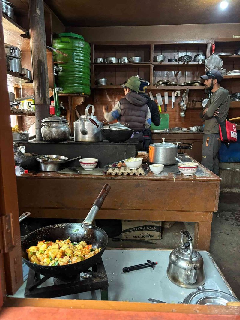 manaslu-circuit-trek-teahouse-cooking.jpg