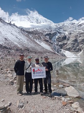 trekkers from himalayan hero in manaslu circuit trek