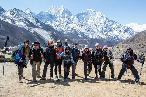 group-picture-at-Everest-base-csmp