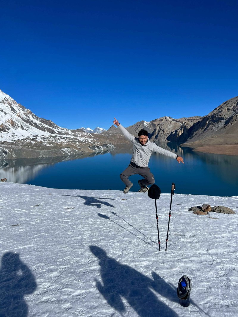posing-for-a-camera-tilicho-lake