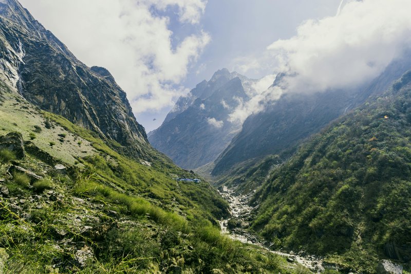 rivers-flowing-between-mountains-along-the-way-to-annapurna-circuit