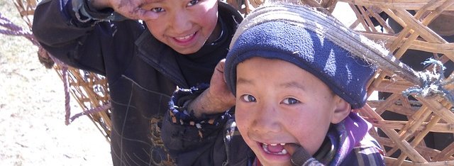 sherpa-Children-posing-for-a-picture