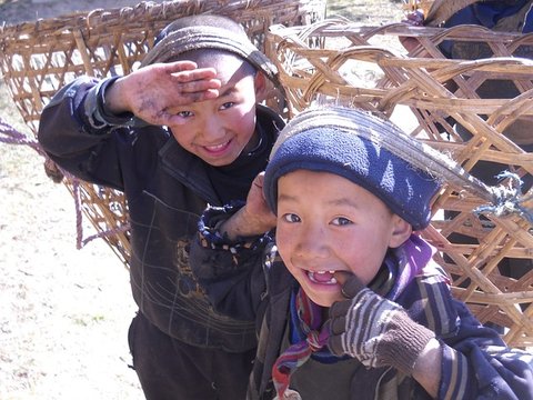 sherpa-Children-posing-for-a-picture