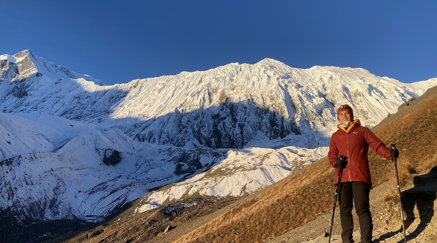 a-solo-female-treeker-taking-picture-infront-of-mount-annapurna