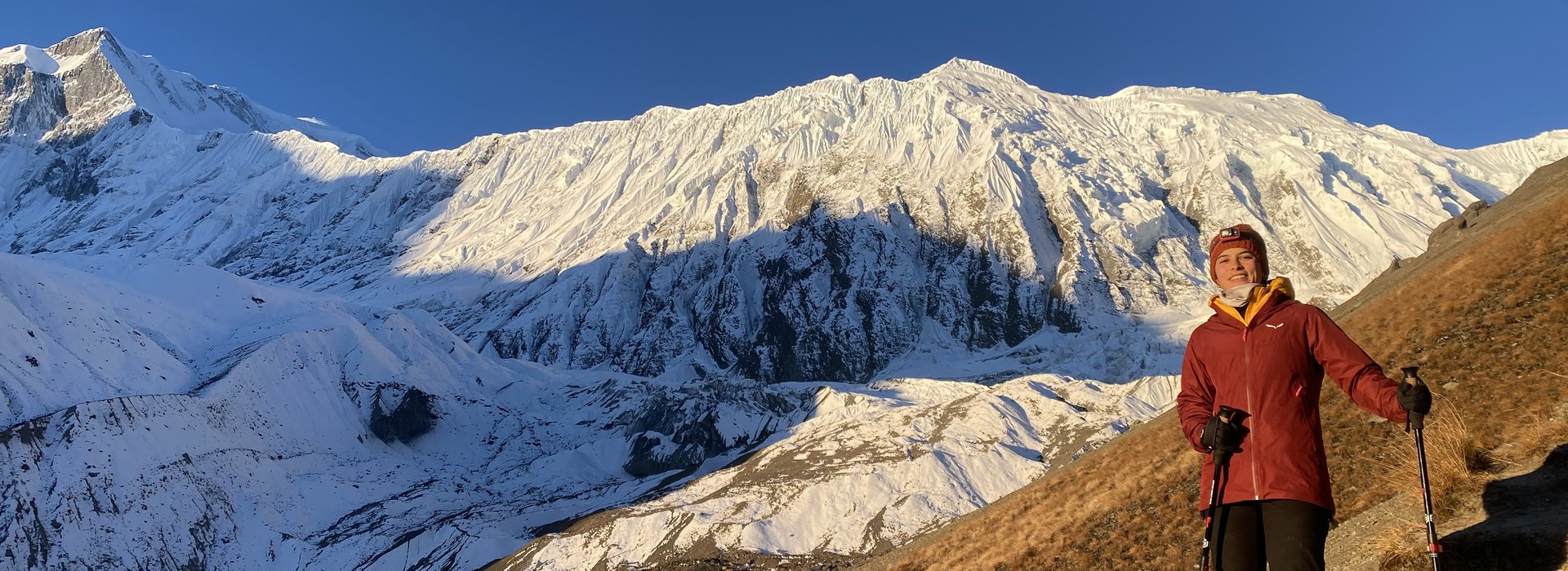 a-solo-female-treeker-taking-picture-infront-of-mount-annapurna