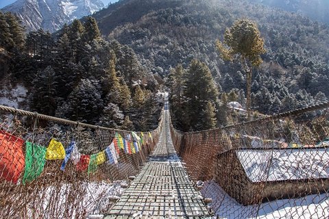suspension-bridge-way-to-Everest