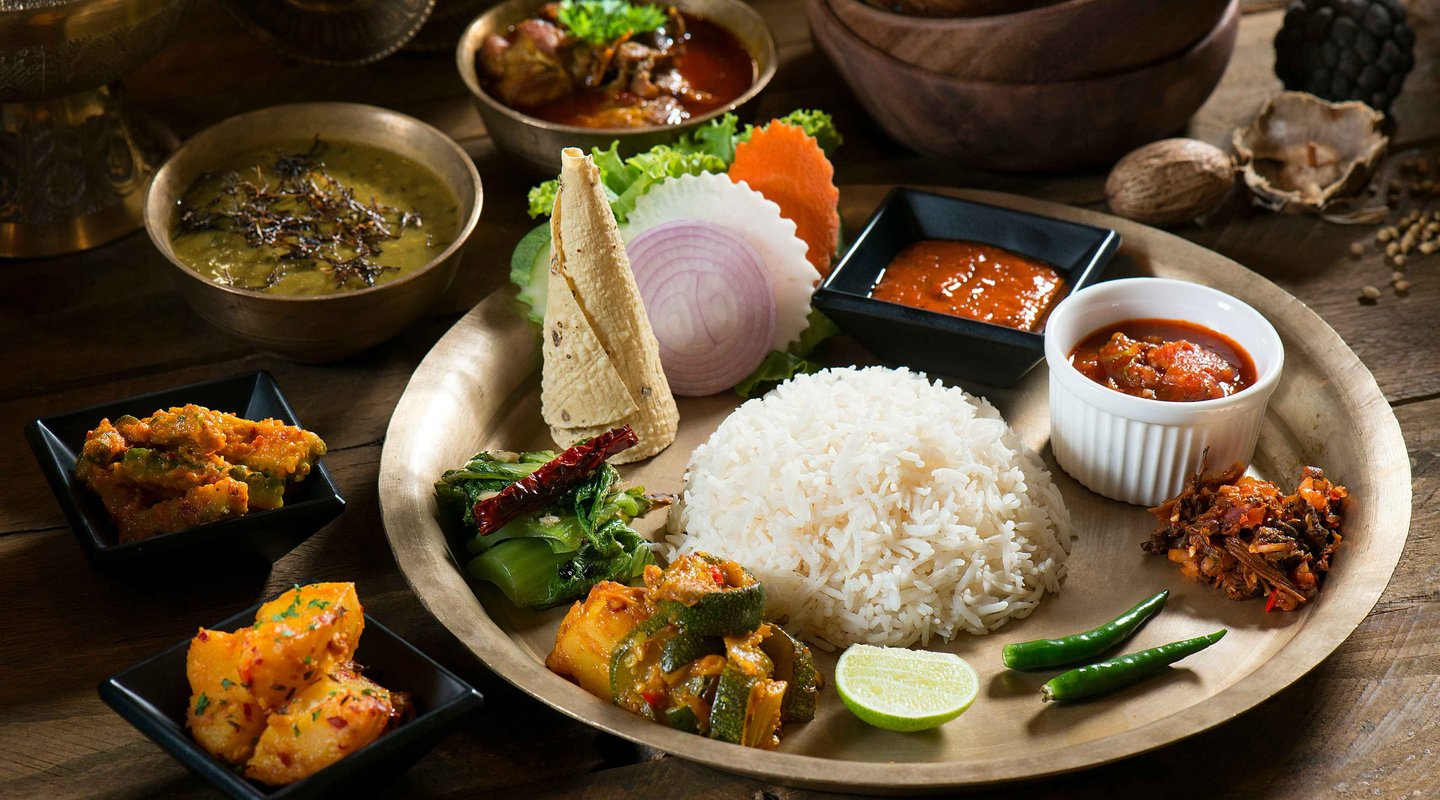 tradittional-neplai-food-daal-bhat-in-annapurna-circuit