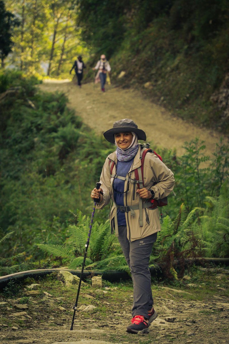 trekkers-enjoying-the-trail-of-annapurna-circuit