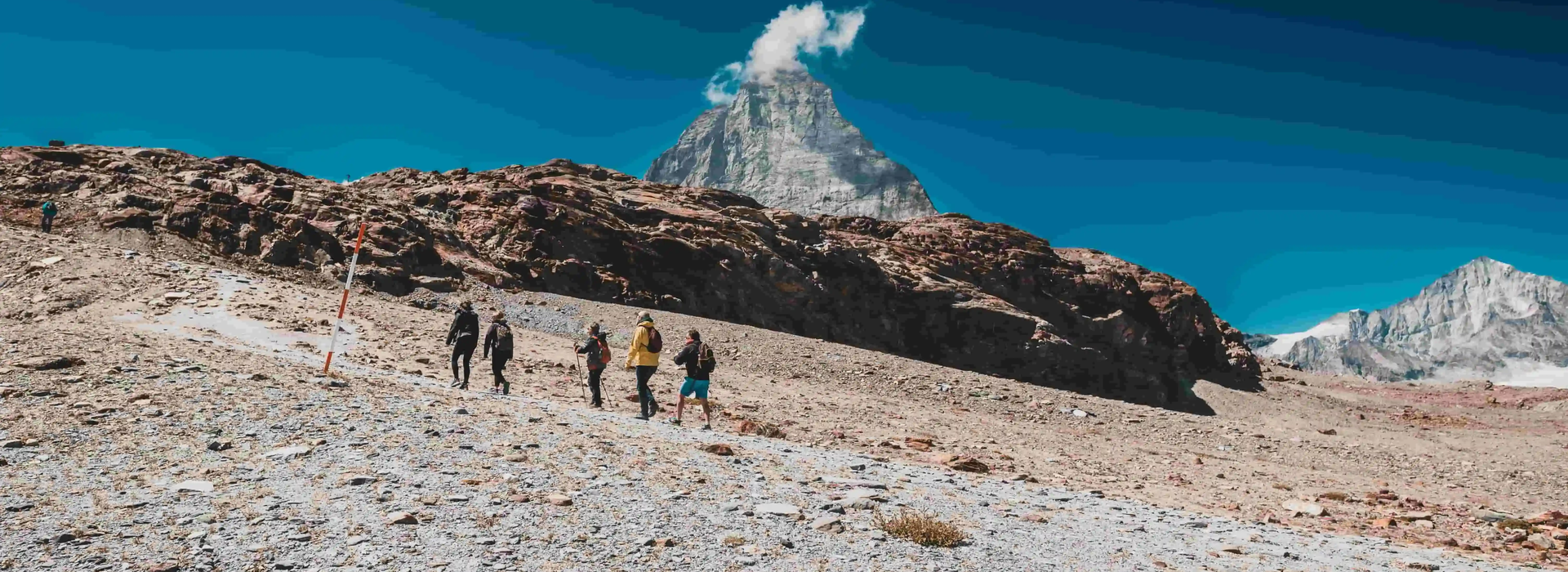trekkkers trying to acclimatize in the mountains of nepal