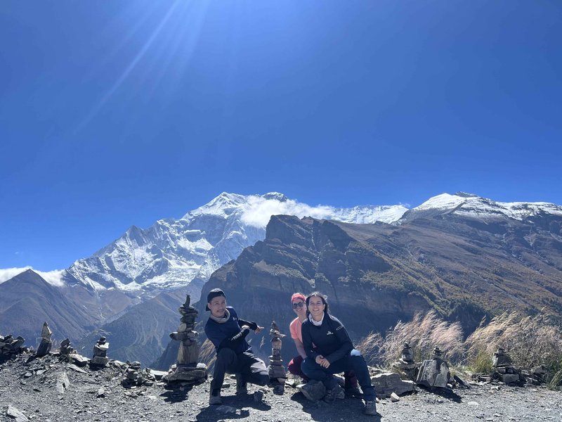 trekkers-on-the-way-to-annapurna-circuit -trek