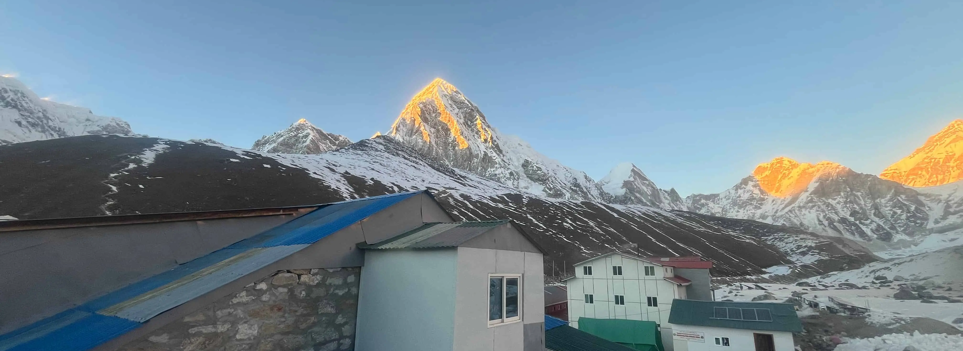 beautiful sunset seen from everest base camp trek