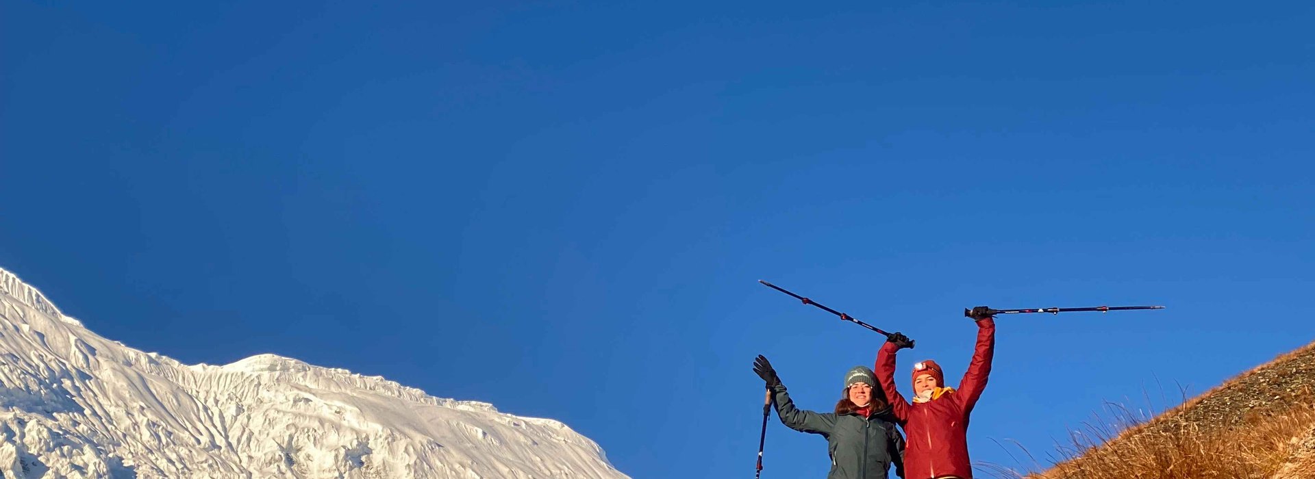 two-womens-submitted-annapurna-circuit-trek-sucessfully
